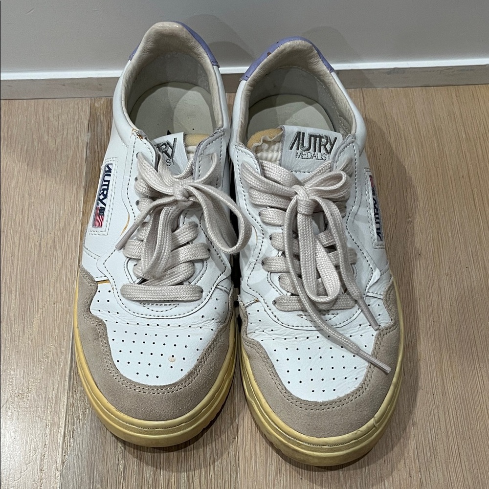 Autry Women's White and Tan Sneakers